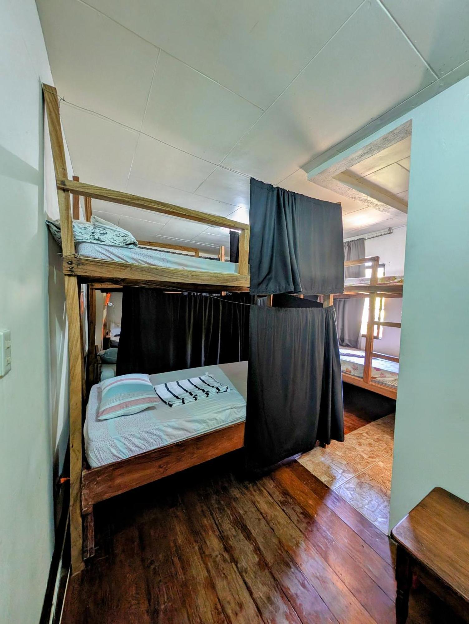 Screaming Gecko Hostel Air-Con Busuanga Exterior foto