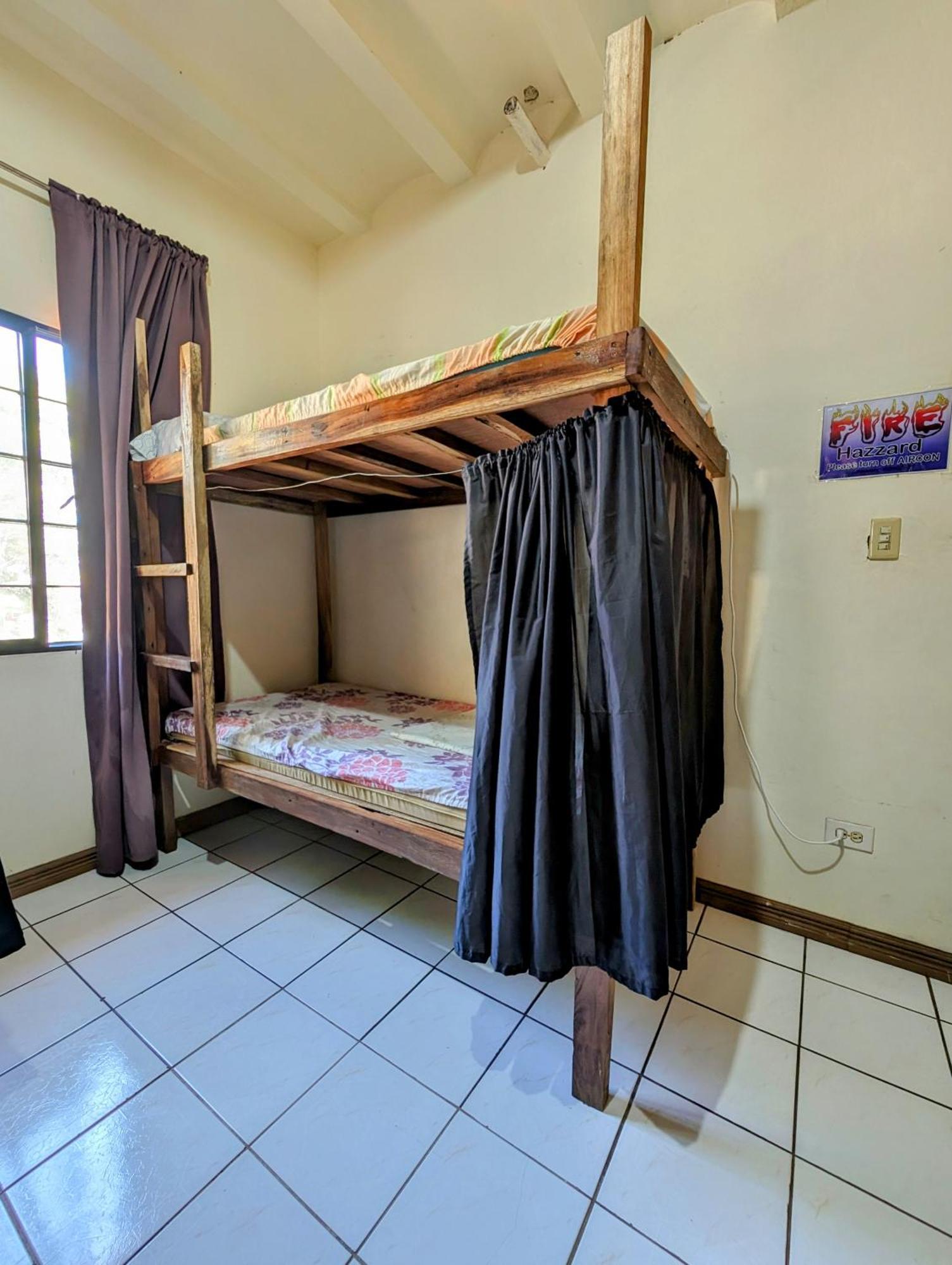 Screaming Gecko Hostel Air-Con Busuanga Exterior foto